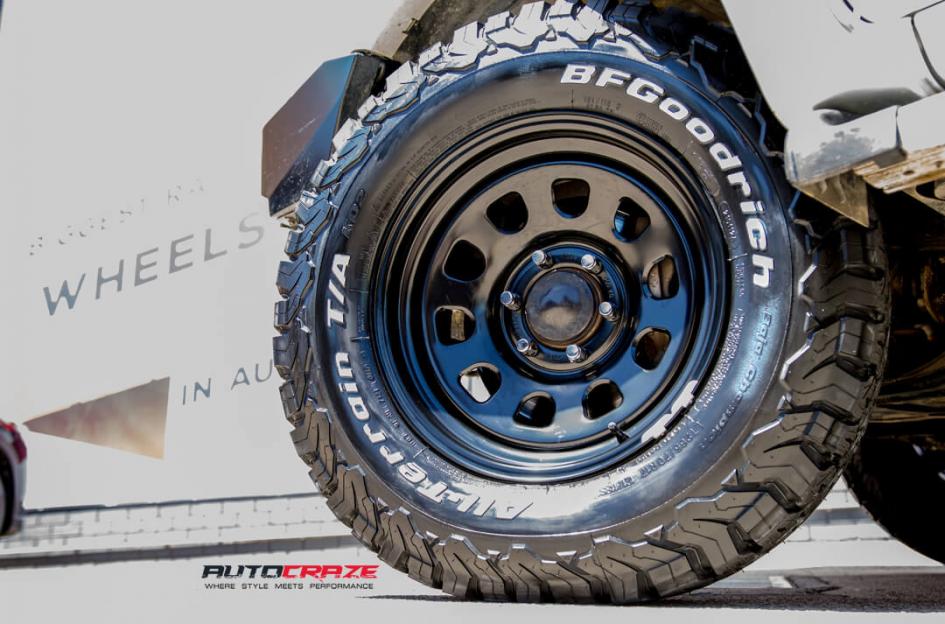 TOYOTA HILUX N70 4WD D HOLE BLACK